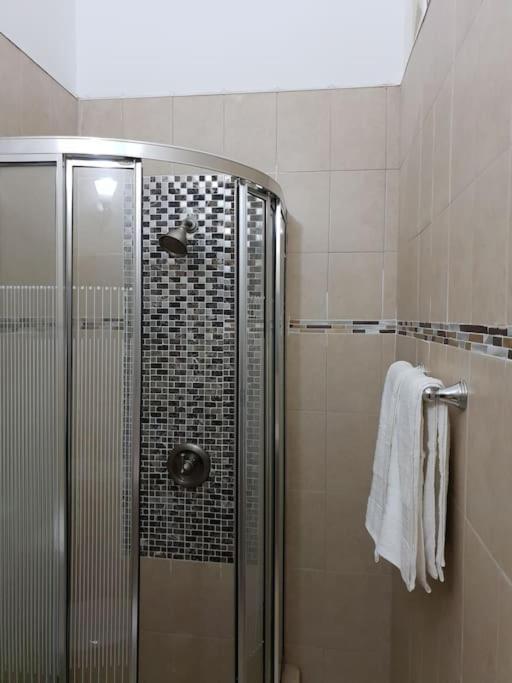 Escape At The Oasis- New Kingston Area -24Hrs Security, Elevator, Water Heater, Wifi Κίνγκστον Εξωτερικό φωτογραφία