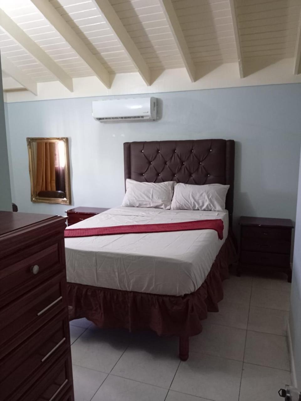 Escape At The Oasis- New Kingston Area -24Hrs Security, Elevator, Water Heater, Wifi Κίνγκστον Εξωτερικό φωτογραφία